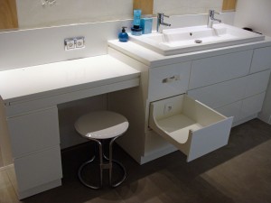 Meuble de salle de bain en résine   