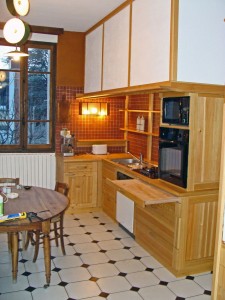 Meubles de cuisine sur mesure tout intégré en mélèze   